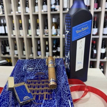 Johnnie Walker Blue Label & ST.Dupont & Partagas Maestro Johnnie Walker Blue Label & ST.Dupont & Partagas Maestro