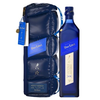 JOHNNIE WALKER BLUE LABEL ICE CHALET (43% Alc 700ml) JOHNNIE WALKER BLUE LABEL ICE CHALET (43% Alc 700ml)